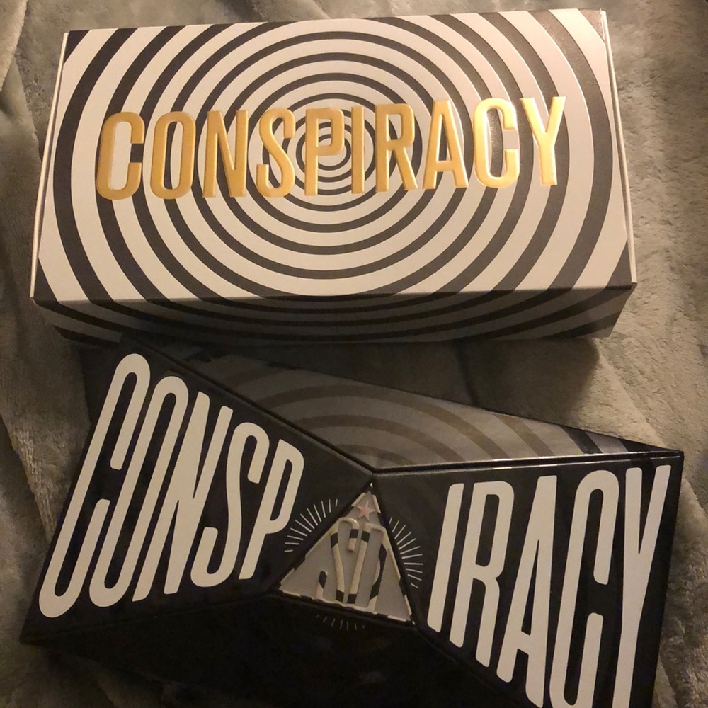 • Conspiracy Palette •